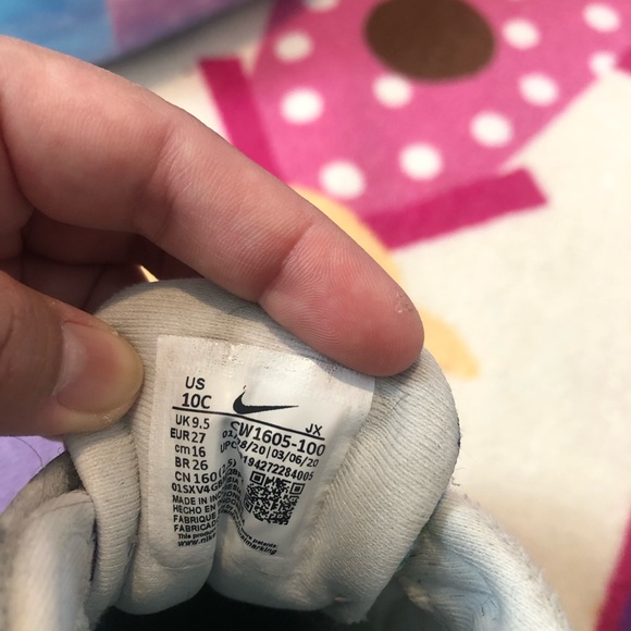 Little girls Nike shoes - Picture 3 of 3